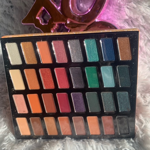 Wet and wild eyeshadow pallet - Picture 3 of 3
